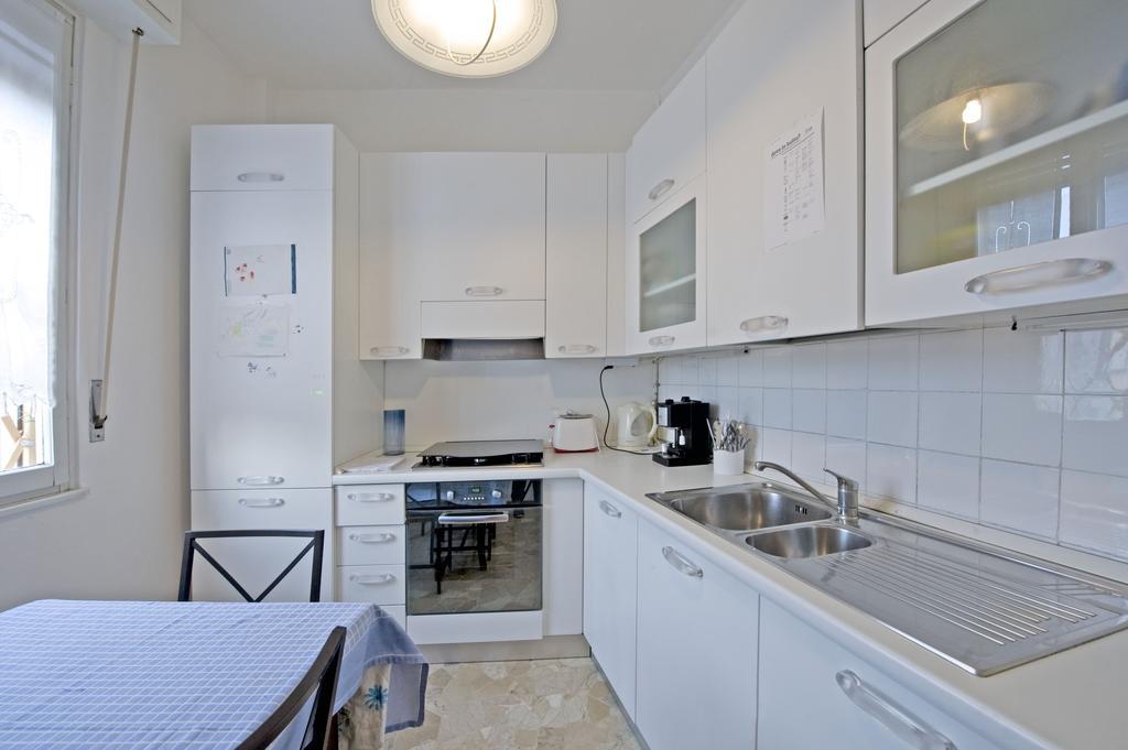 Apartment Chiesarossa Mailand Zimmer foto